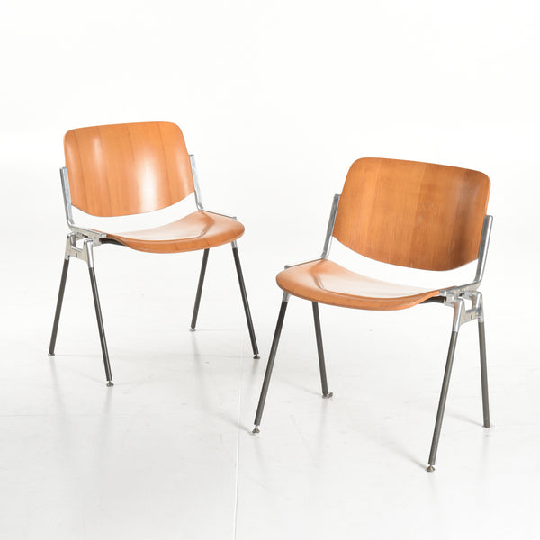 Giancarlo Piretti : DSC 106 Chairs Castelli, Italy, design year 1965, frame in steel and aluminum, seat in layer glued book, stackable.