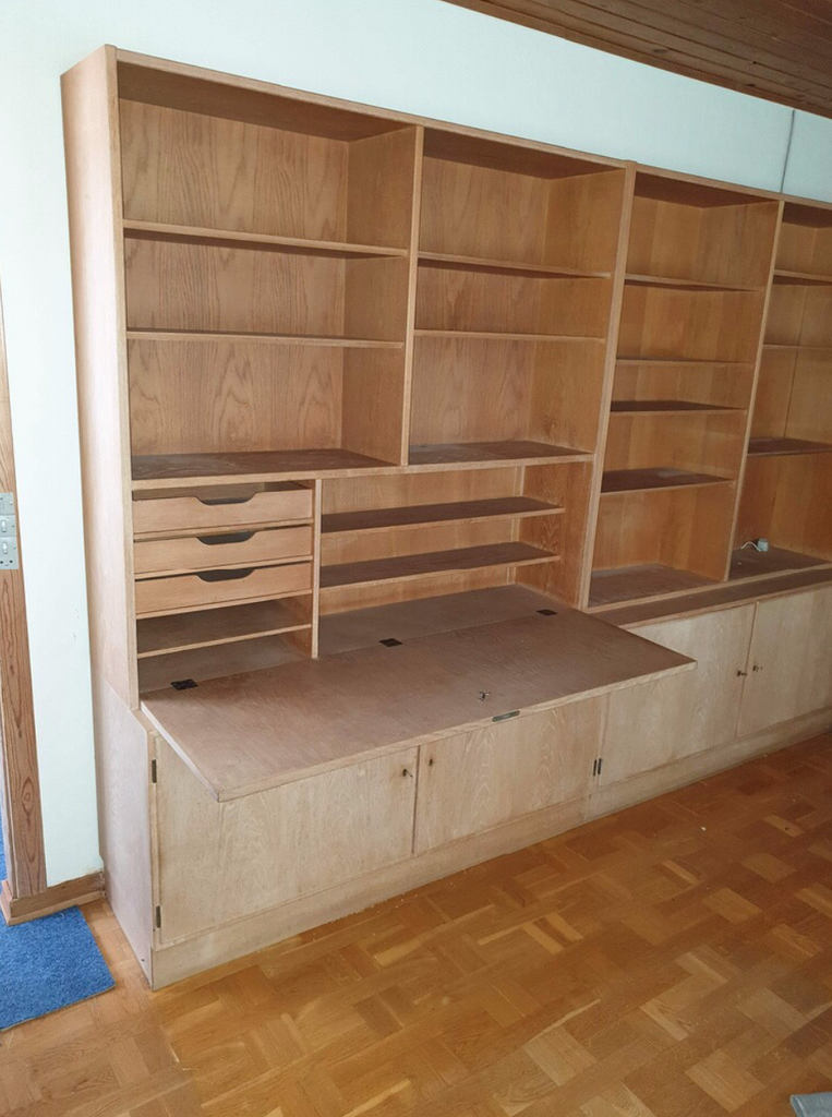 Hundevad & Co. Bookshelf unit in light Oak with two cabinets, a chest of drawers and three matching sections with shelves