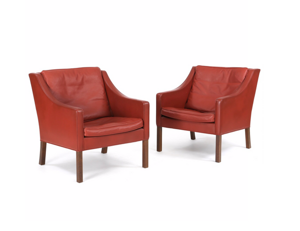  Frederica Stolefabrik/ Børge Mogensen: A Pair of Easy Leather Chairs with Oak legs. Sides, back and loose cushions upholstered in terracotta coloured leather. Model 2207. Designed 1963.